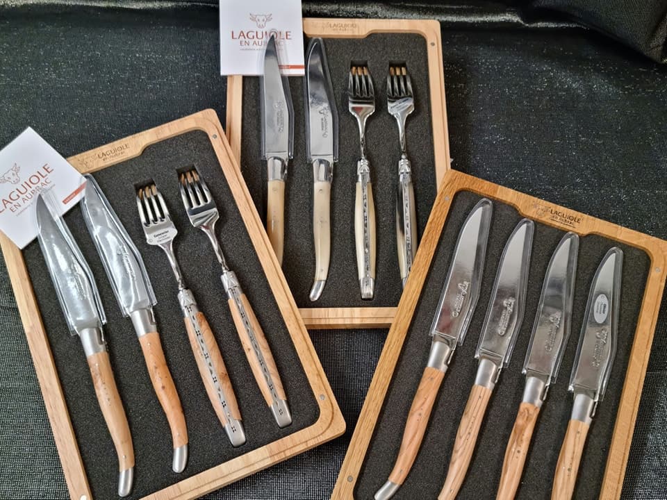 Laguiole Besteckset aus Edelholz