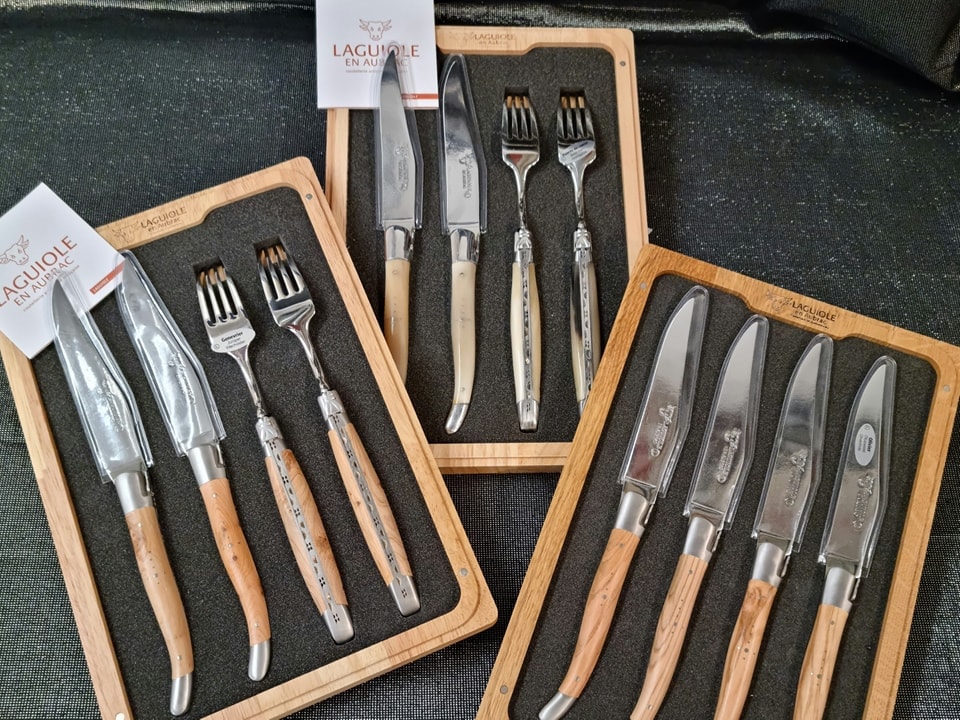 Laguiole Besteckset aus Edelholz